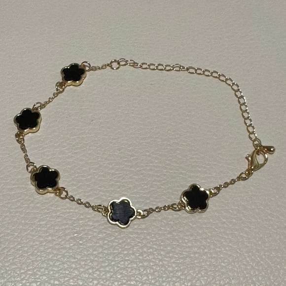 Clover 5 Motif Black Onyx and Gold Sweet Alhambra look alike NWT New - Picture 4 of 6